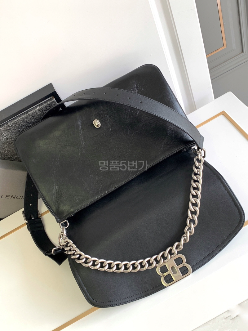 발렌시아가 BB SOFT 라지 플랩 백 블랙 상품 이미지 7
